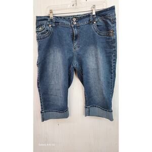 Angels Capri Jeans Women’s Size 16 Blue Embellished Pockets Stretch Denim